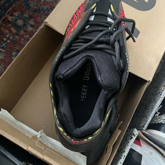 YEEZY 700 RBY - Picture 4 of 4